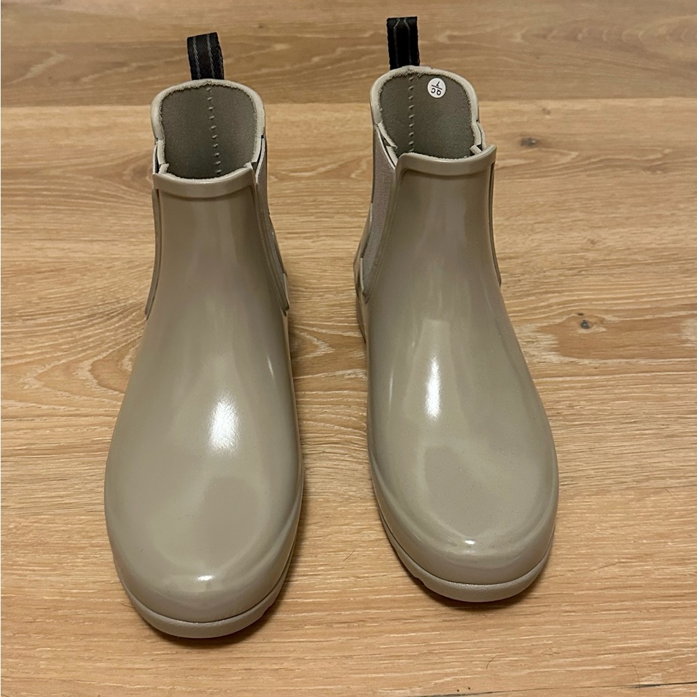 Hunter- Ankle - original Chelsea gloss women’s rain boot. Grey size 6